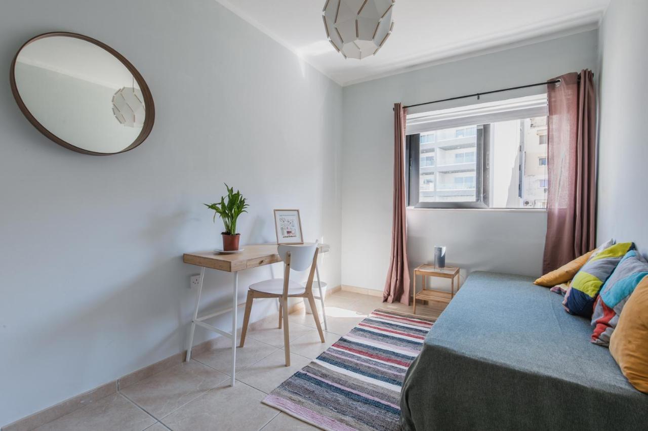 Stylish 3 Bedroom Apartment - St. Julians - 5 Mins From Balluta Bay San Ġiljan Buitenkant foto