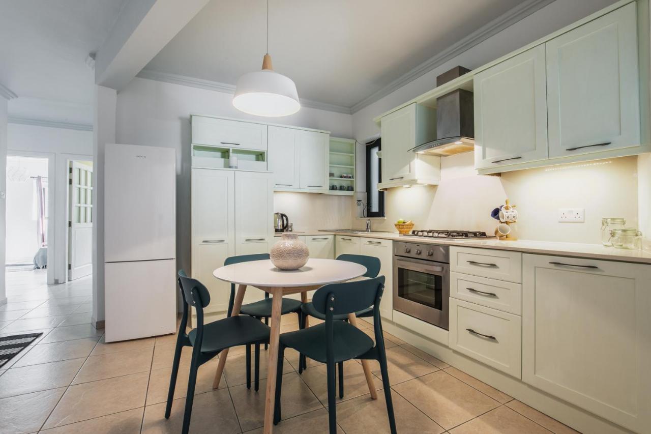 Stylish 3 Bedroom Apartment - St. Julians - 5 Mins From Balluta Bay San Ġiljan Buitenkant foto