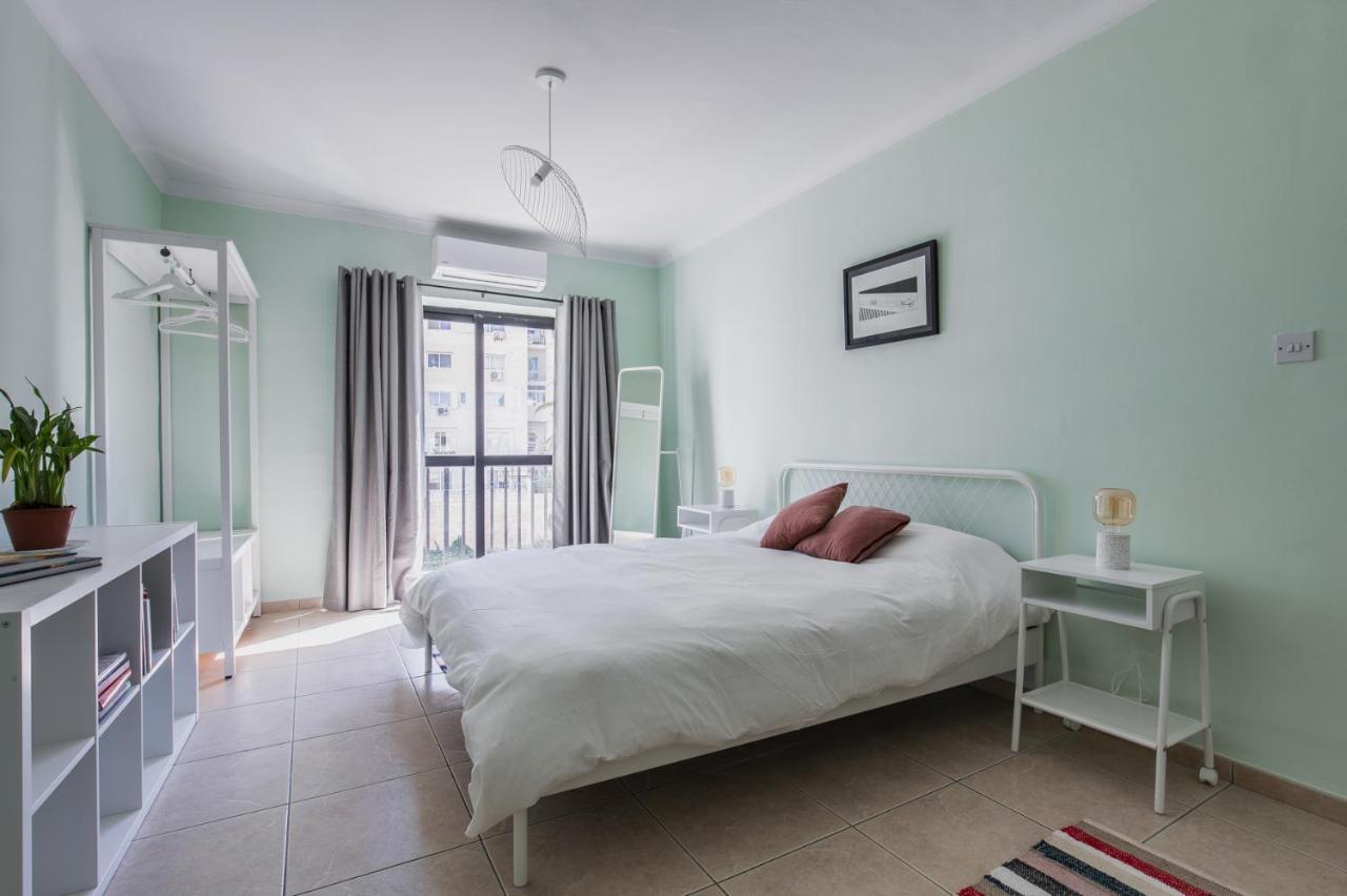 Stylish 3 Bedroom Apartment - St. Julians - 5 Mins From Balluta Bay San Ġiljan Buitenkant foto